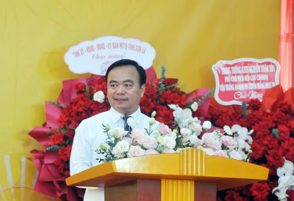 Ông Hà Trung Chiến, Phó Chủ tịch Thường trực UBND tỉnh Sơn La phát biểu tại lễ khai trương.