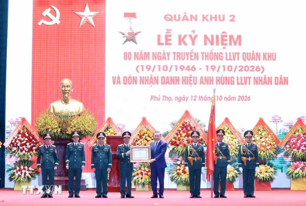 Tổng Bí thư, Chủ tịch nước Tô Lâm trao tặng Danh hiệu Anh hùng Lực lượng Vũ trang Nhân dân cho Quân khu 2.