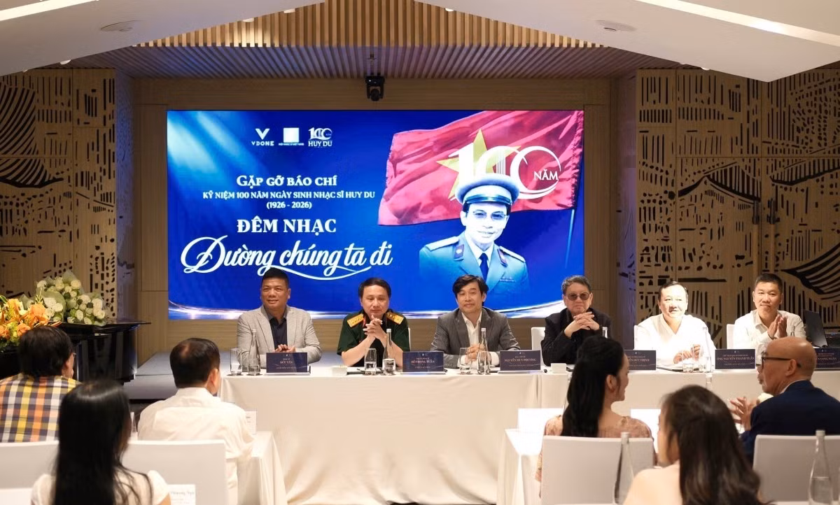 hop-bao-chuong-trinh-100-nam-nhac-si-huy-du-duong-chung-ta-di.jpg