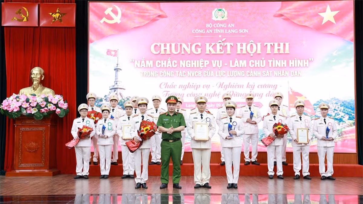 Đội thi Phòng Cảnh sát phòng cháy chữa cháy và cứu nạn, cứu hộ đoạt giải nhất.