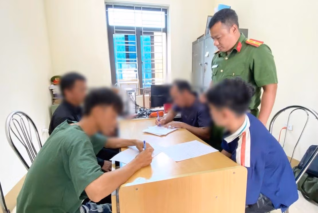 Công an xã Minh Tân kịp thời giải cứu 2 học sinh dân tộc H'Mông bị dụ dỗ “việc nhẹ lương cao” qua Tiktok.