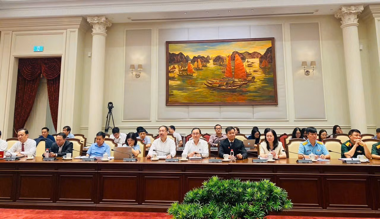 Các đại biểu tham dự họp báo.