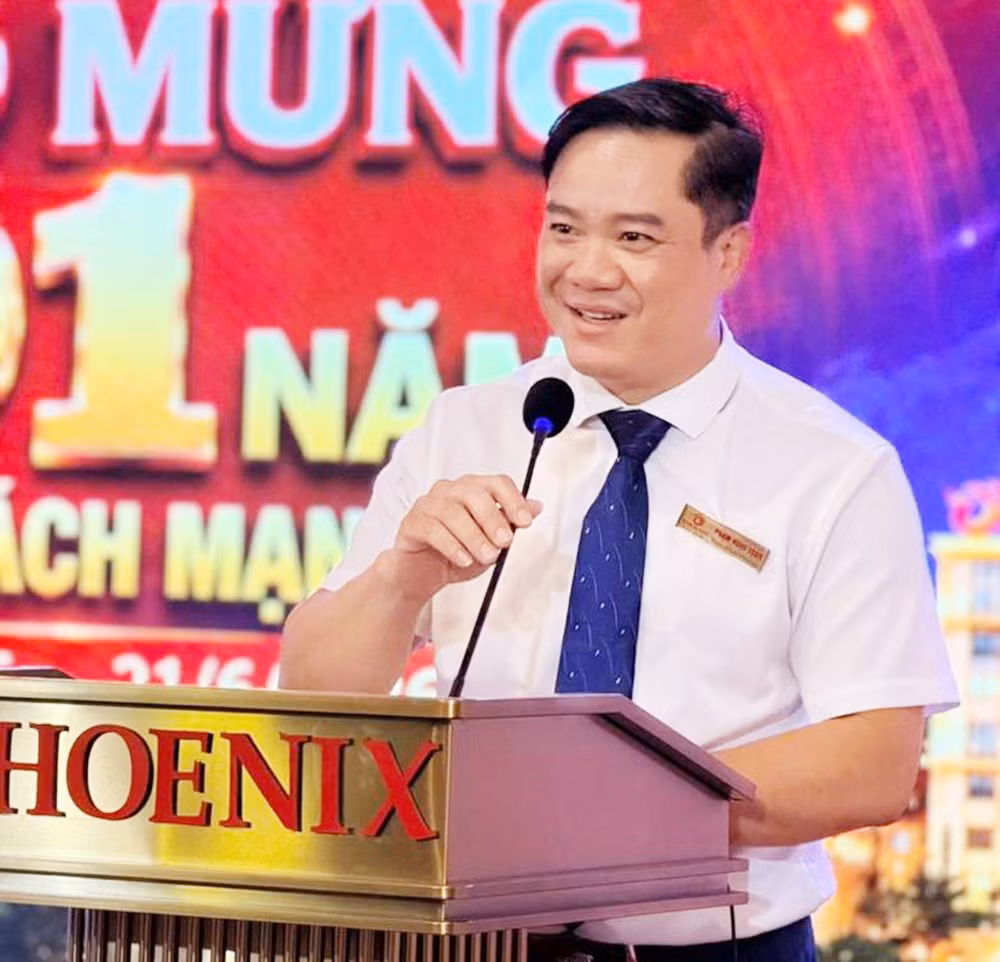 Ông Phạm Ngọc Toàn - Phó Tổng Giám đốc Tập đoàn quốc tế Phượng Hoàng thông tin tại buổi gặp mặt.