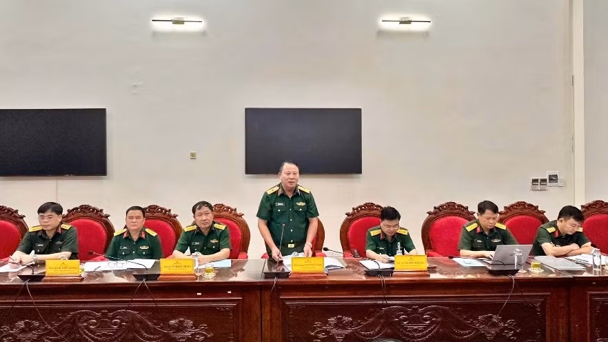 Thiếu tướng Nguyễn Hữu Ngọc - Tư lệnh Binh đoàn 12 phát biểu tại buổi làm việc.