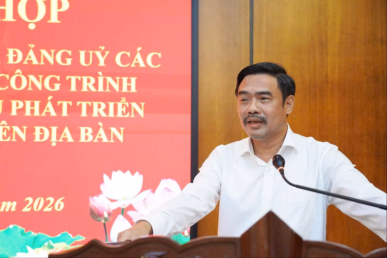 Đồng chí Đỗ Tiến Hùng - Bí thư Đảng ủy, Giám đốc Công ty Điện lực Hà Tĩnh phát biểu khai mạc buổi lễ.
