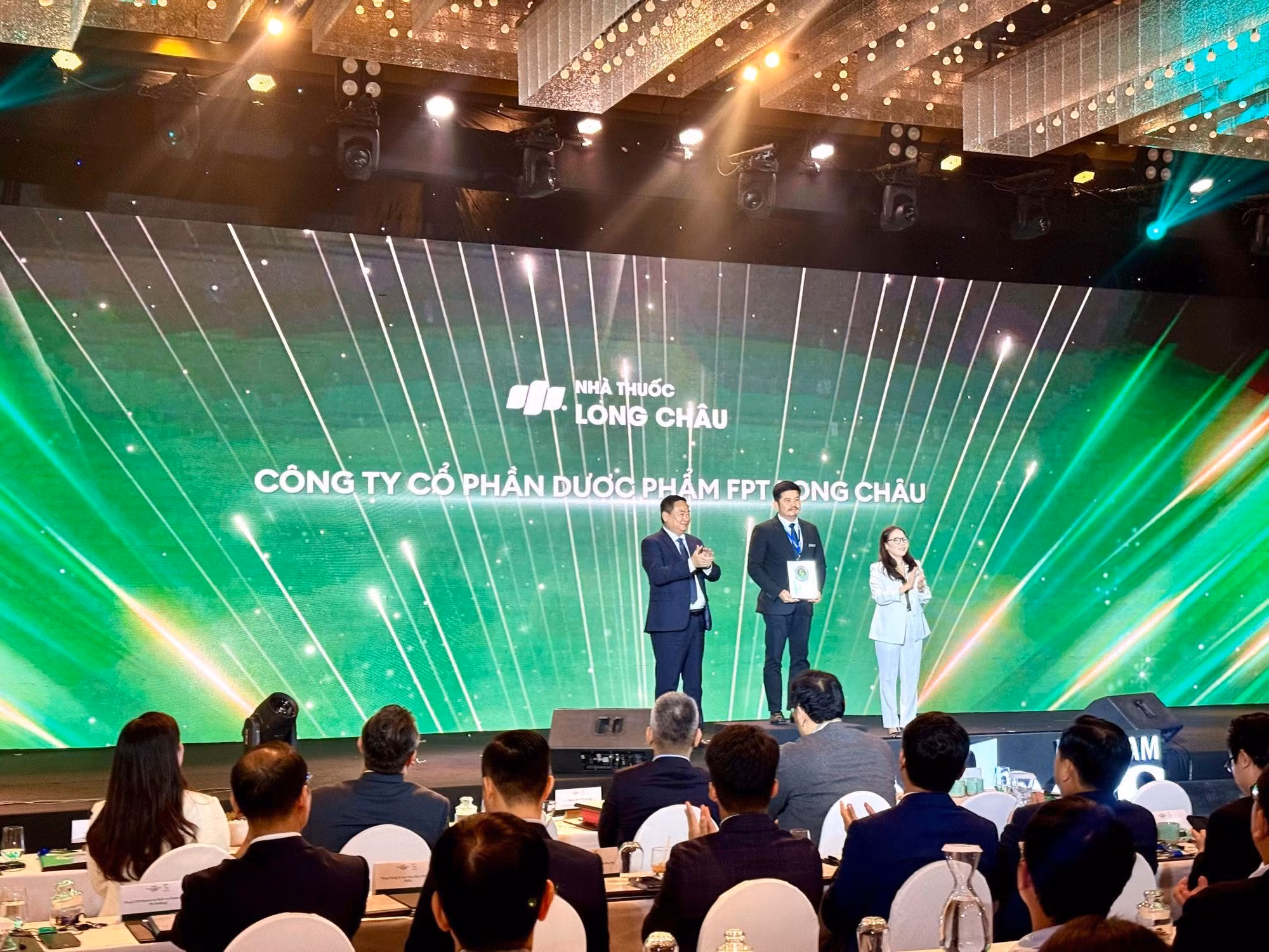 Hệ thống Nhà thuốc và Tiêm chủng Long Châu được Forbes Việt Nam vinh danh trong Top 50 Doanh nghiệp dẫn đầu về ESG Việt Nam 2026. Ảnh: Hoàng Khánh