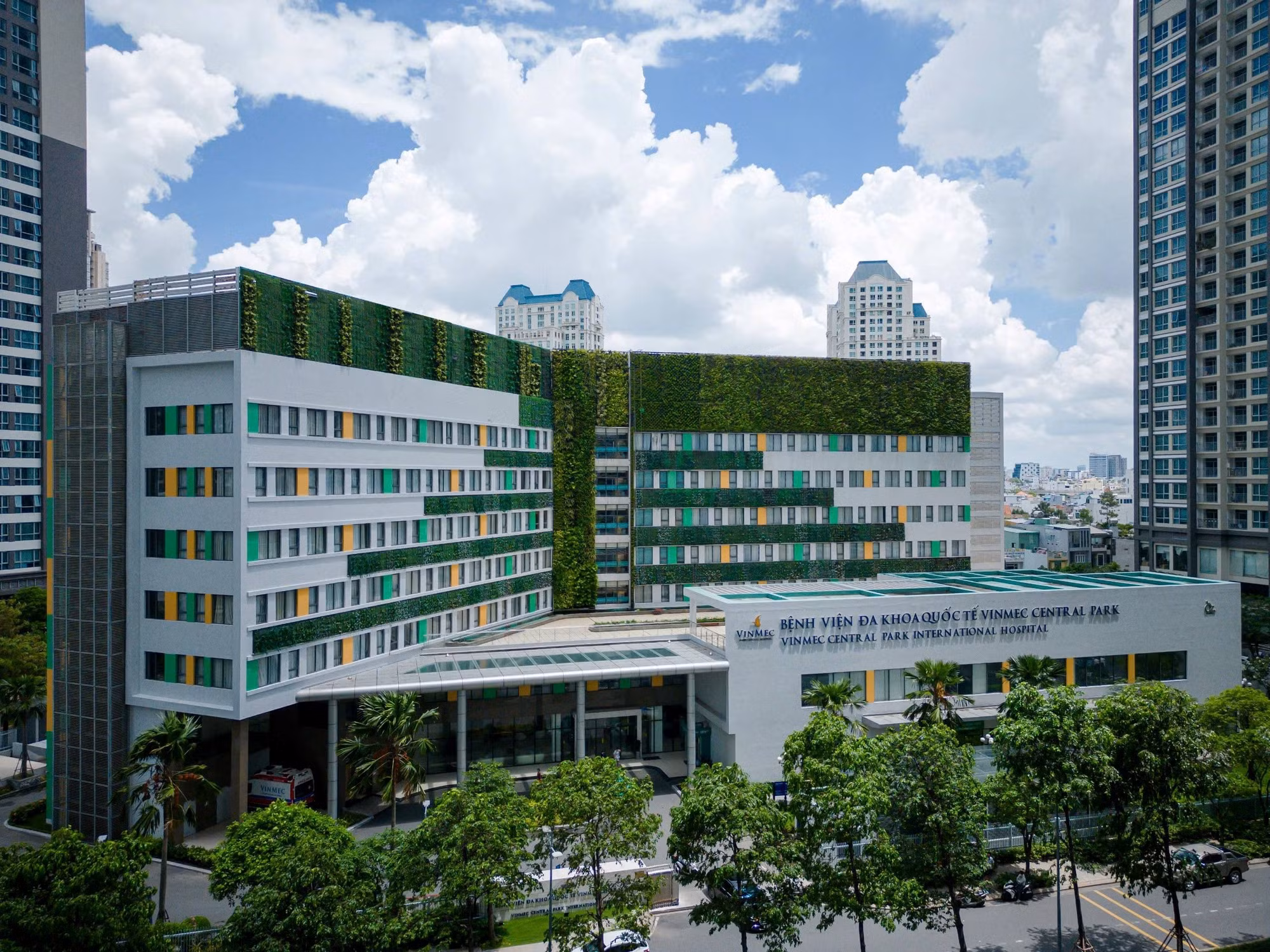 Vinmec Central Park được xây dựng trên khuôn viên rộng rãi với tổng số vốn đầu tư lớn.