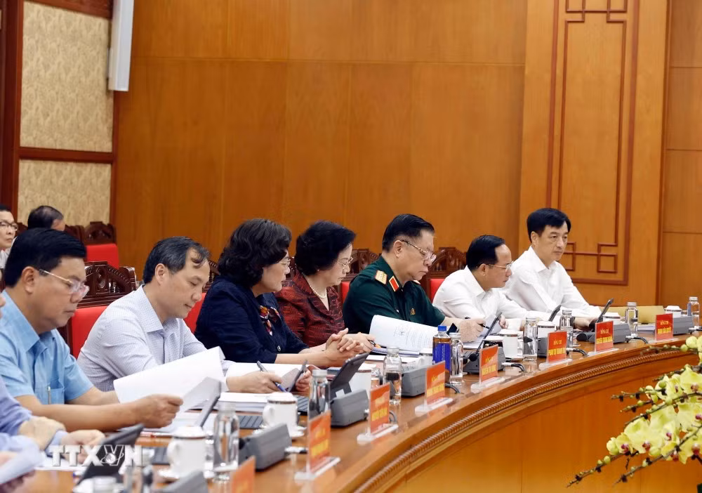 Các đại biểu tham dự buổi làm việc.