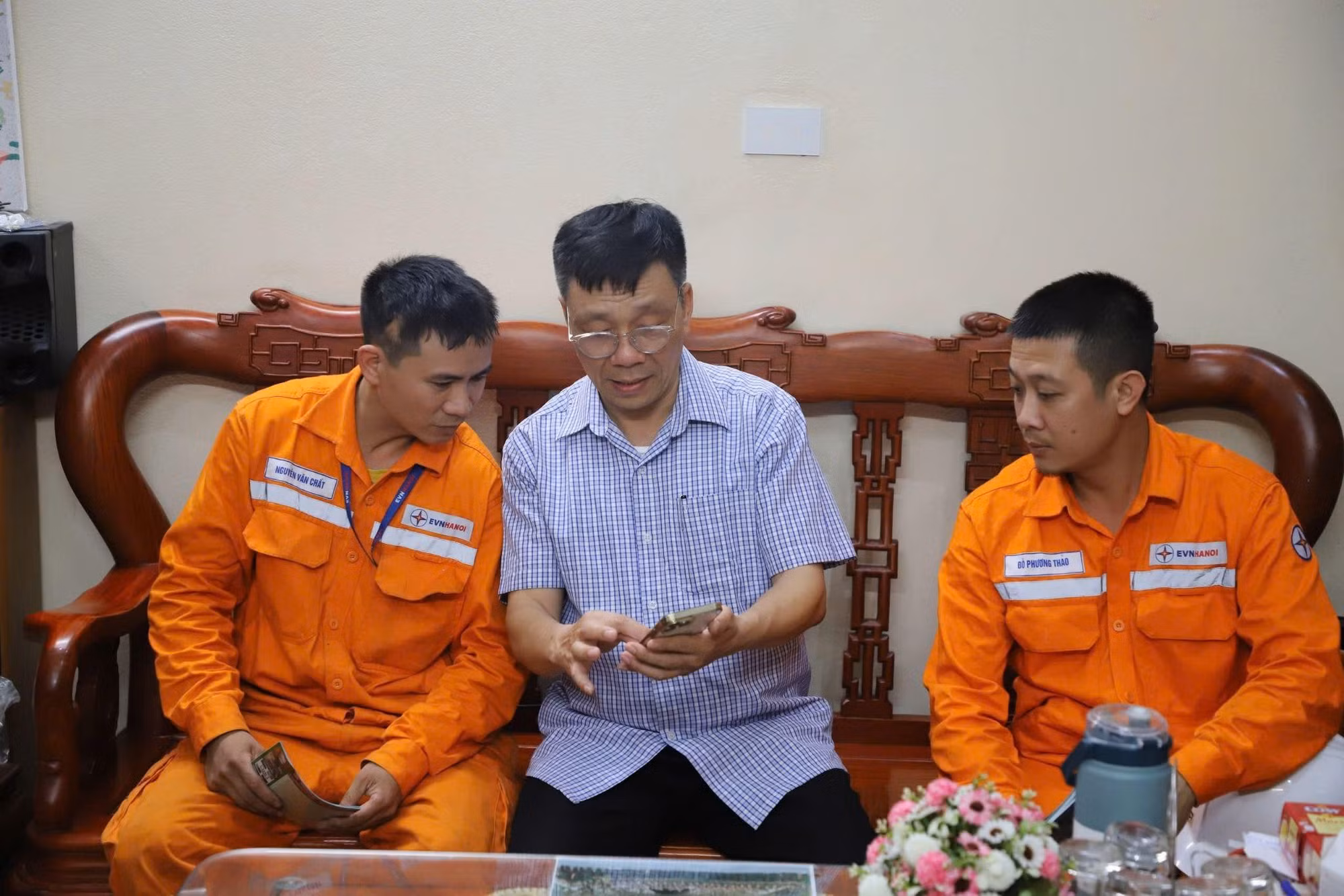Theo dõi việc tiêu thụ điện hằng ngày để điều chỉnh thói quen sử dụng điện.