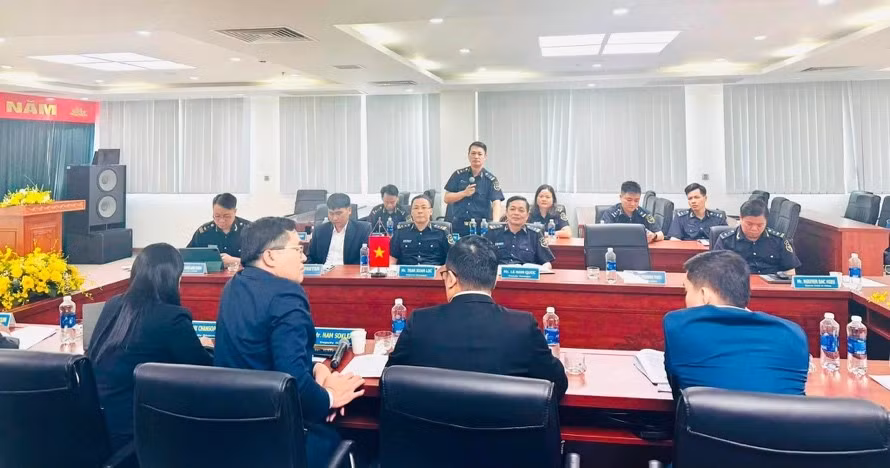 Hình ảnh buổi làm việc giữa Hải quan Việt Nam và Hải quan Campuchia tại TP Hồ Chí Minh.