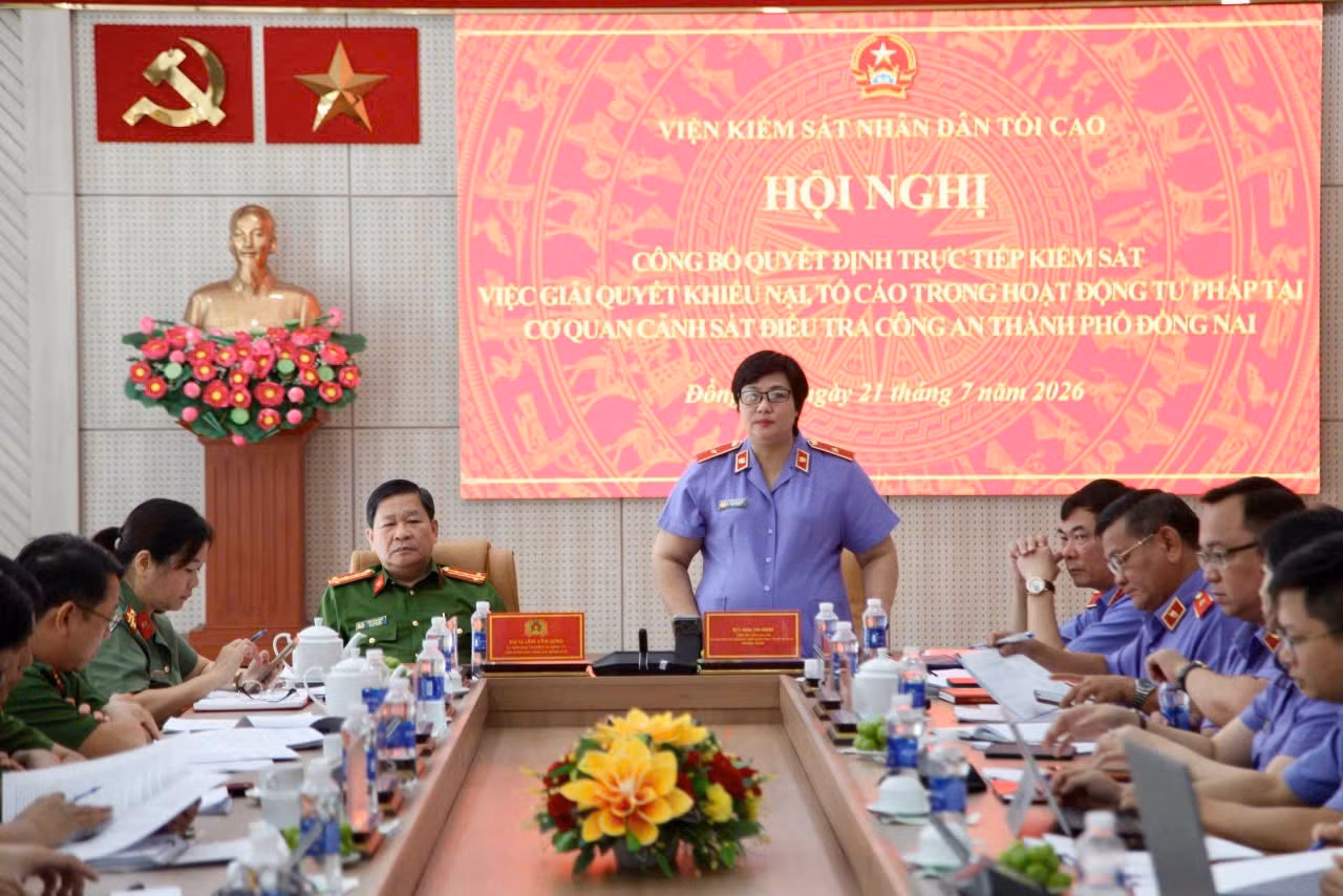 11-dong-chi-mai-thi-nam-truong-doan-phat-bieu-tai-hoi-nghi.jpg