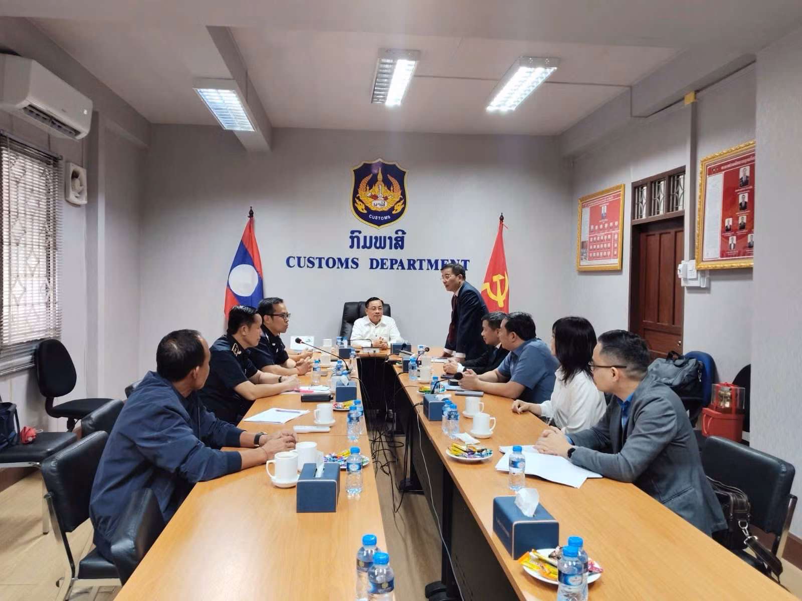 Đoàn công tác Chi cục Hải quan khu vực I làm việc với Hải quan Lào.