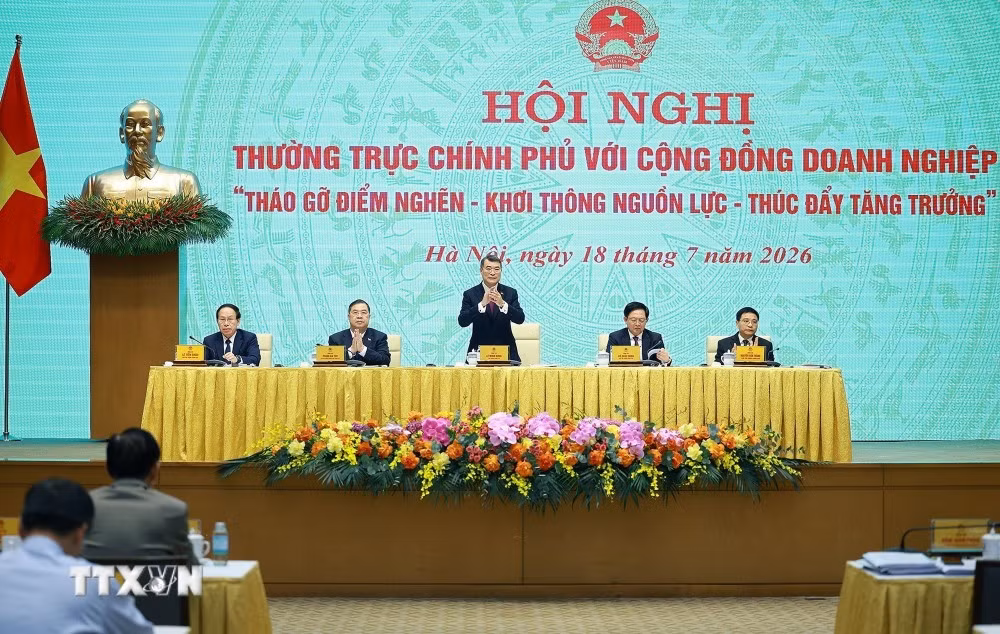 Thủ tướng Lê Minh Hưng chủ trì Hội nghị Thường trực Chính phủ với cộng đồng doanh nghiệp.