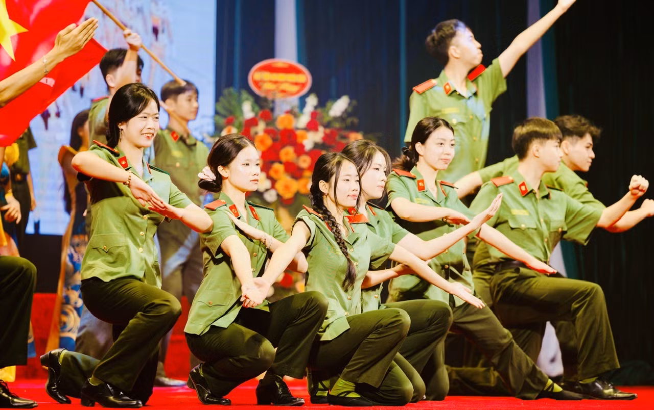 Tiết mục văn nghệ do các học viên Học viện ANND biểu diễn. Ảnh trong bài: Phạm Văn Quyết