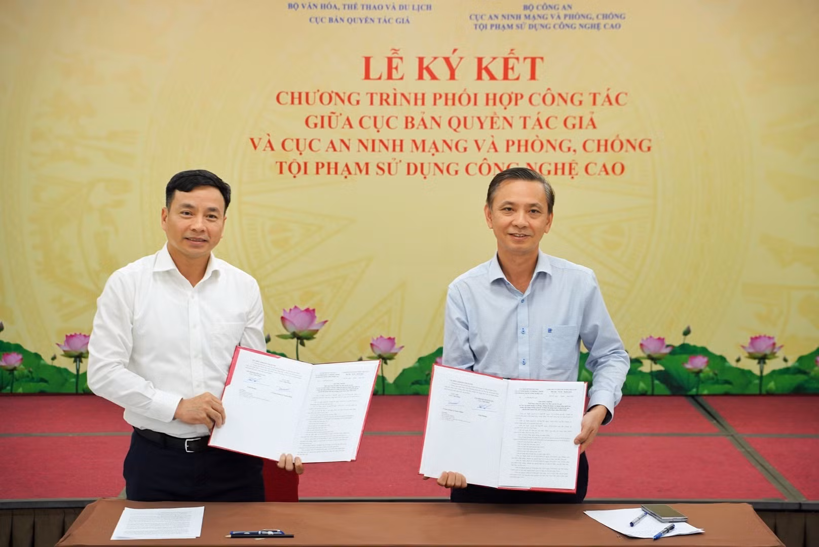 Cục Bản quyền tác giả (Bộ Văn hóa, Thể thao và Du lịch) và Cục An ninh mạng và phòng, chống tội phạm sử dụng công nghệ cao (A05 - Bộ Công an) ký kết Chương trình phối hợp công tác trong việc tăng cường quản lý và thực thi pháp luật về quyền tác giả, quyền liên quan trên môi trường số giai đoạn năm 2026-2029. (Ảnh: Cục Bản quyền tác giả).
