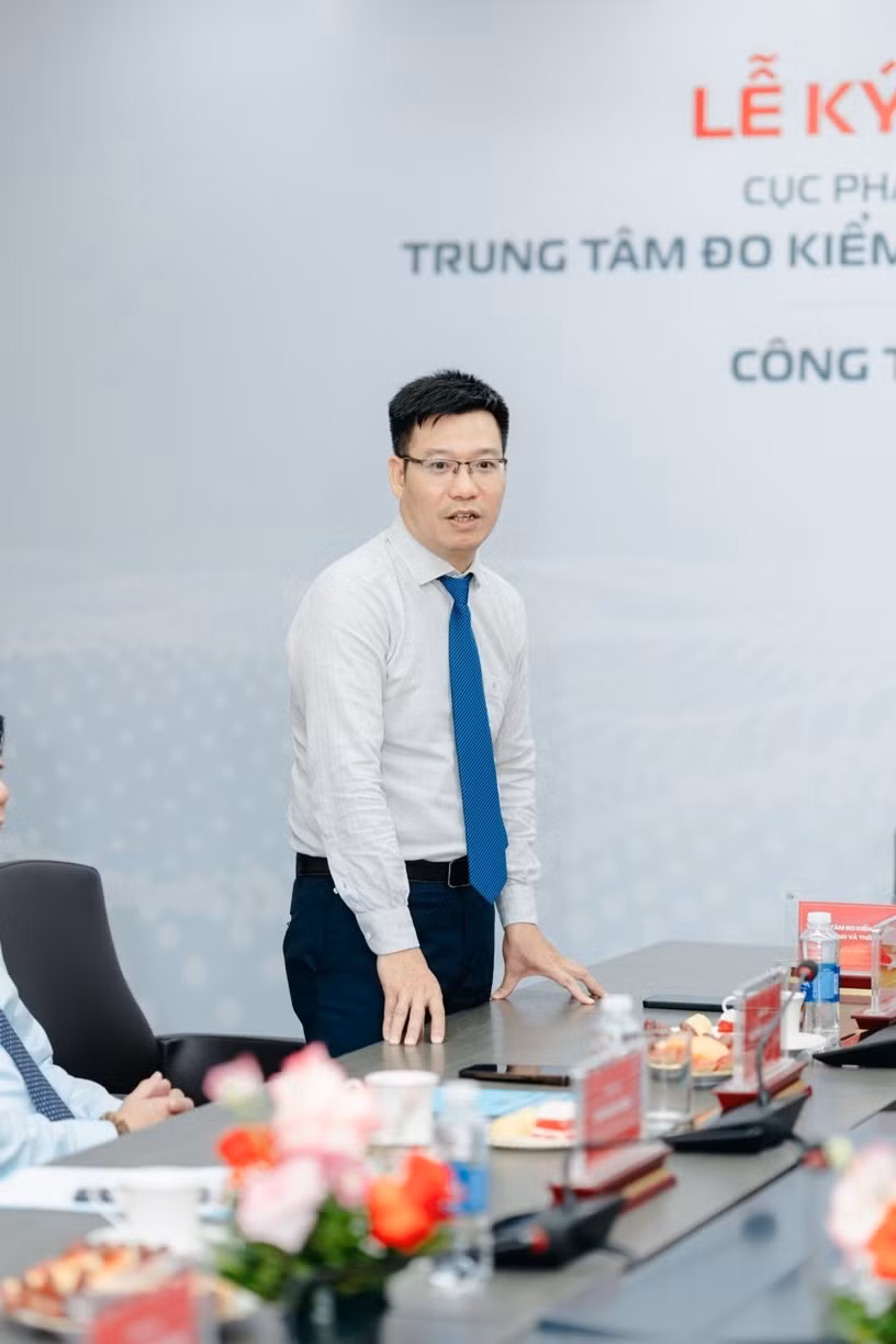 Ông Nguyễn Chấn, Phó Cục trưởng Cục Phát thanh, truyền hình và thông tin điện tử (PTTH&amp;TTĐT) phát biểu tại lễ ký kết.