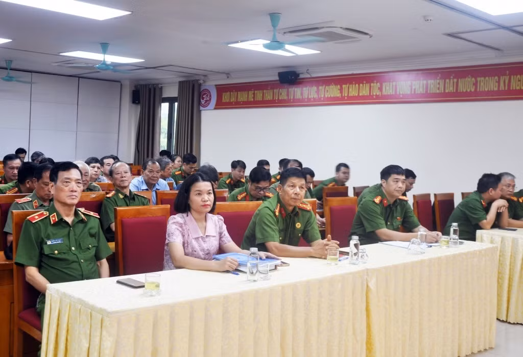 Hà Nội: Hội Cựu CAND phường Dương Nội làm cầu nối đưa trí tuệ chuyên gia PCCC đến địa bàn dân cư ảnh 4