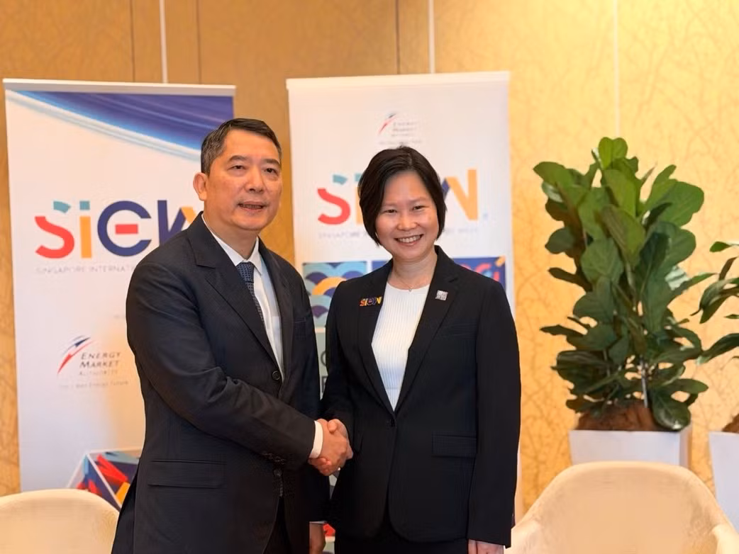 Ông Cao Anh Tuấn – Thứ trưởng Bộ Tài chính cùng lãnh đạo PETROVIETNAM, PTSC gặp gỡ bà Gan Siow Huang – Quốc vụ khanh Bộ Ngoại giao và Bộ Năng lượng, Thương mại và Công nghiệp Singapore, trong khuôn khổ SIEW 2026.