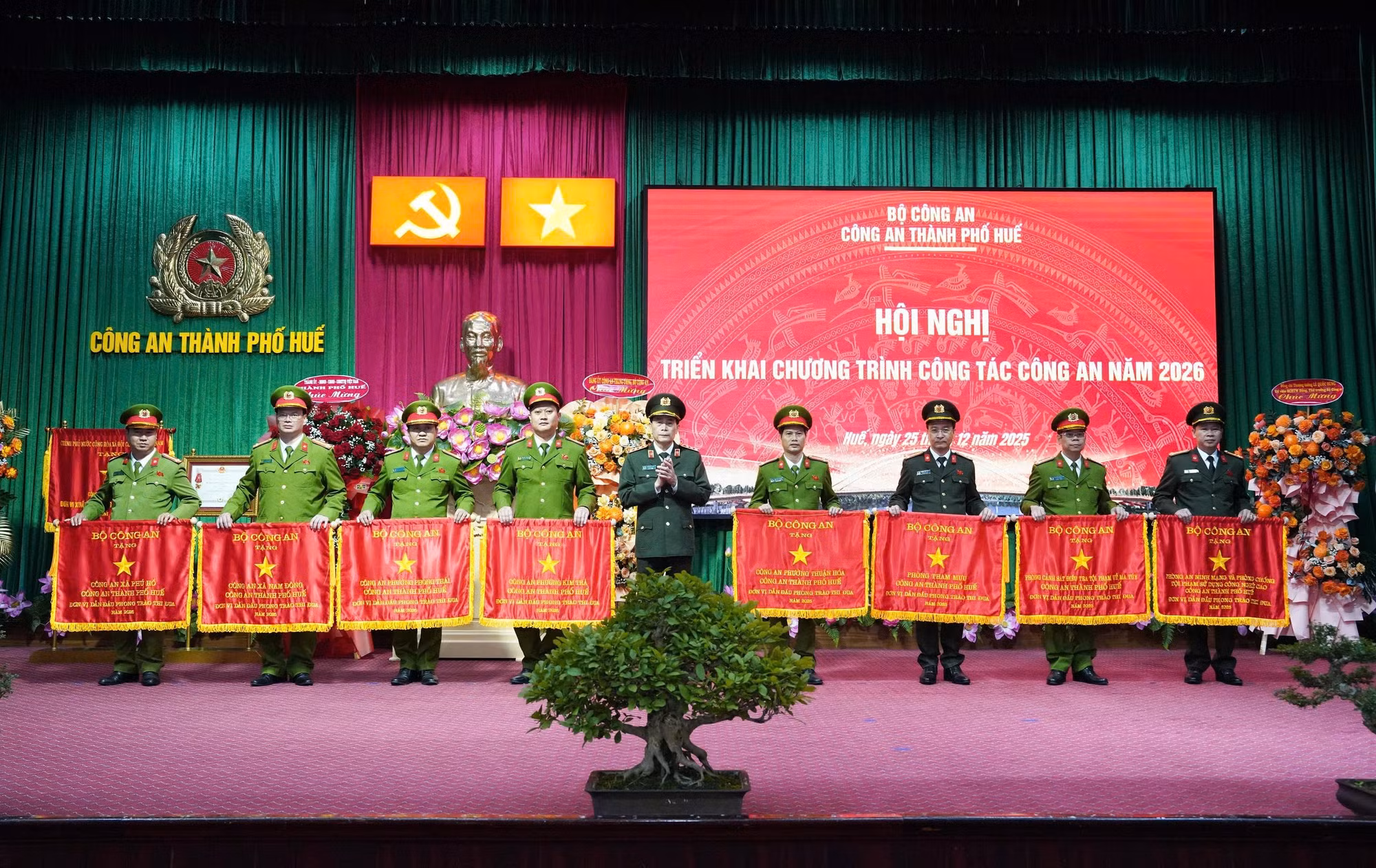 22-co-thi-dua-phong-anm.jpg