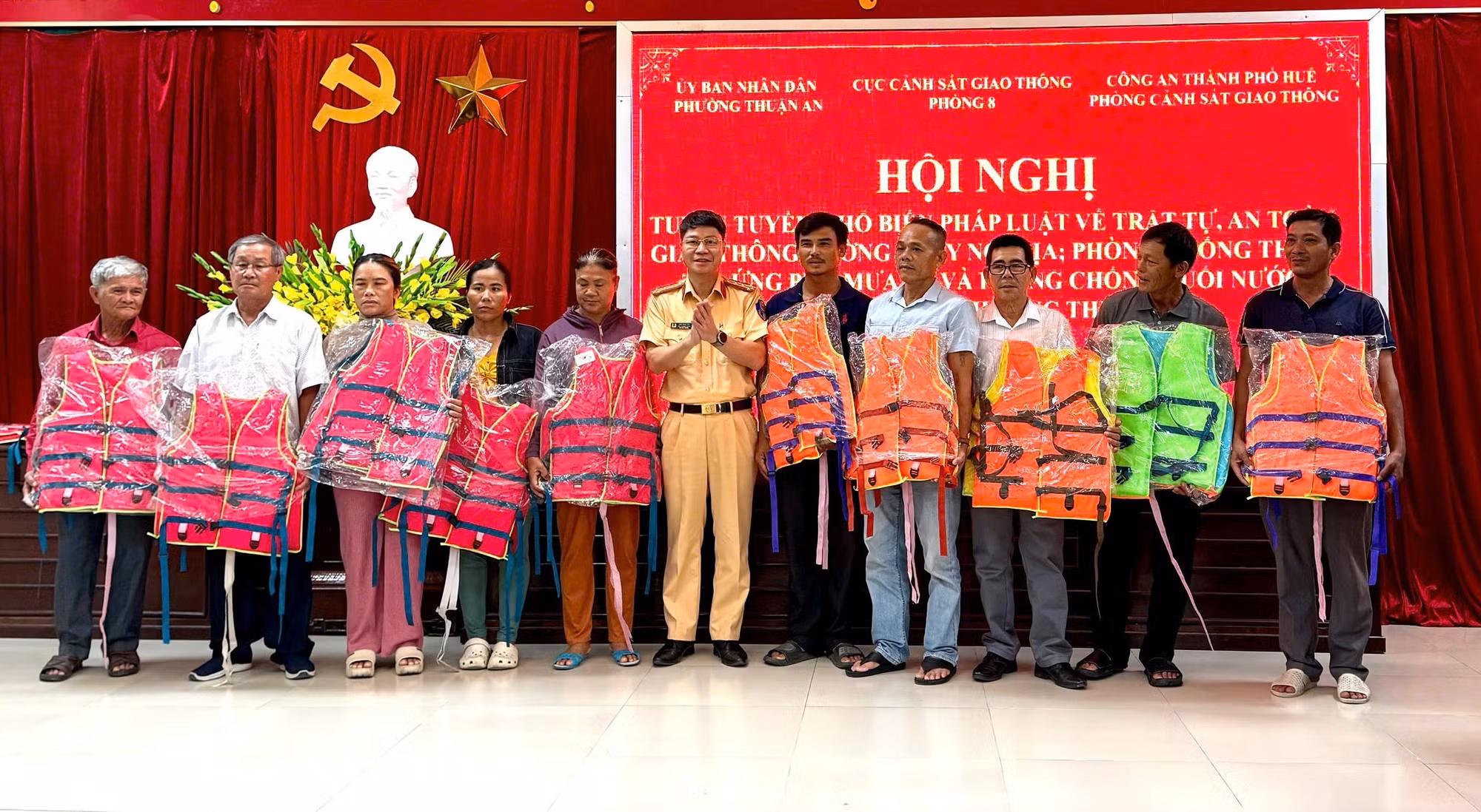 anh-4-tuyen-truyen-duong-thuy.jpg
