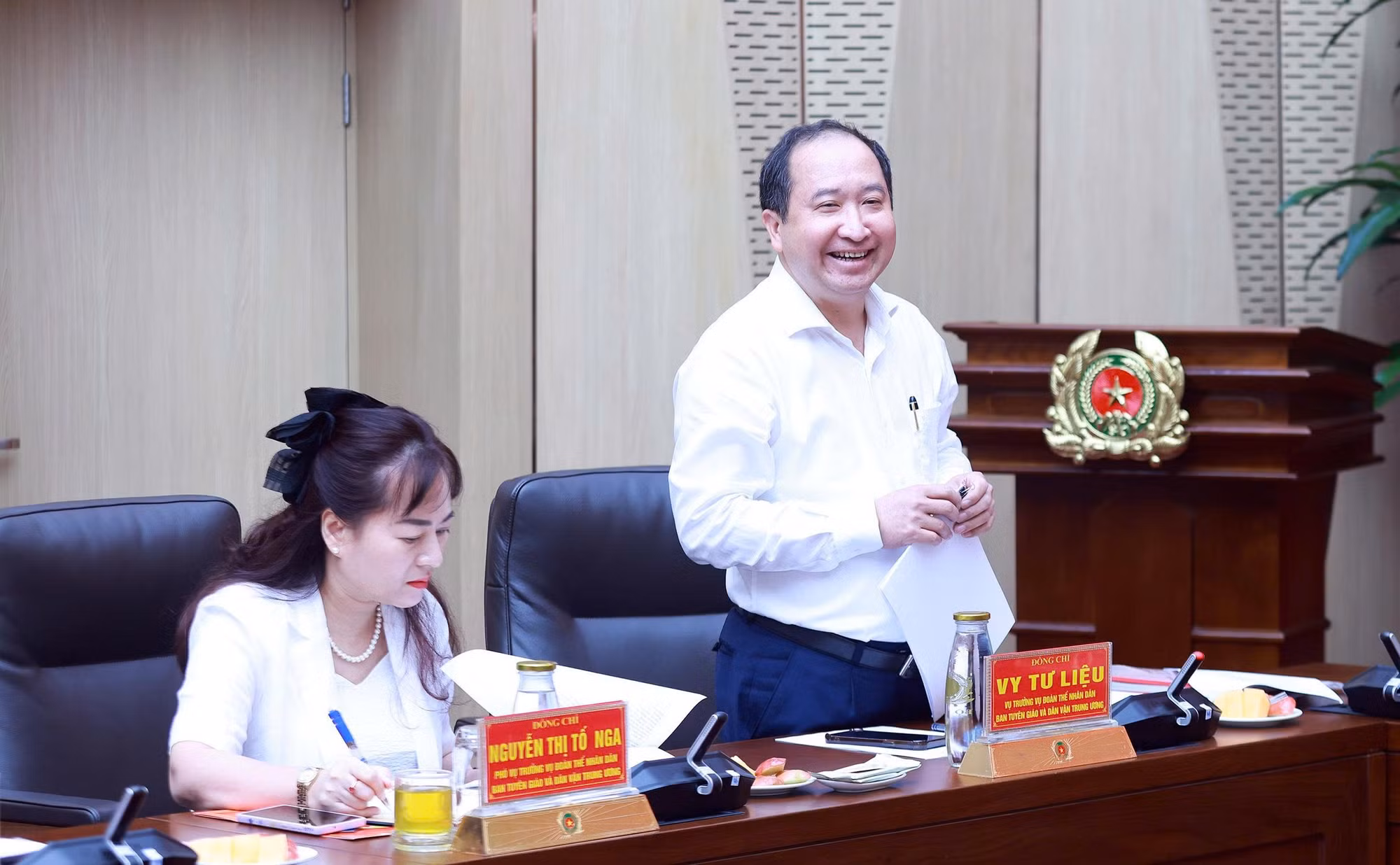 Đồng chí Vy Tư Liệu, thành viên Đoàn khảo sát trao đổi tại buổi làm việc.
