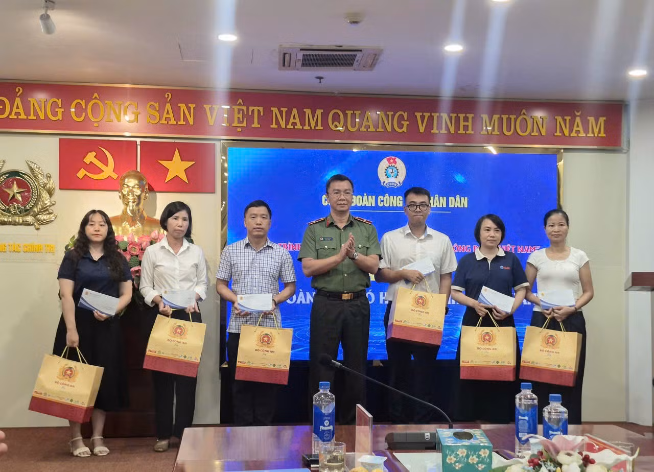 z8049640573733-53aeb4b079d48d907c1c11bd48b416ce.jpg