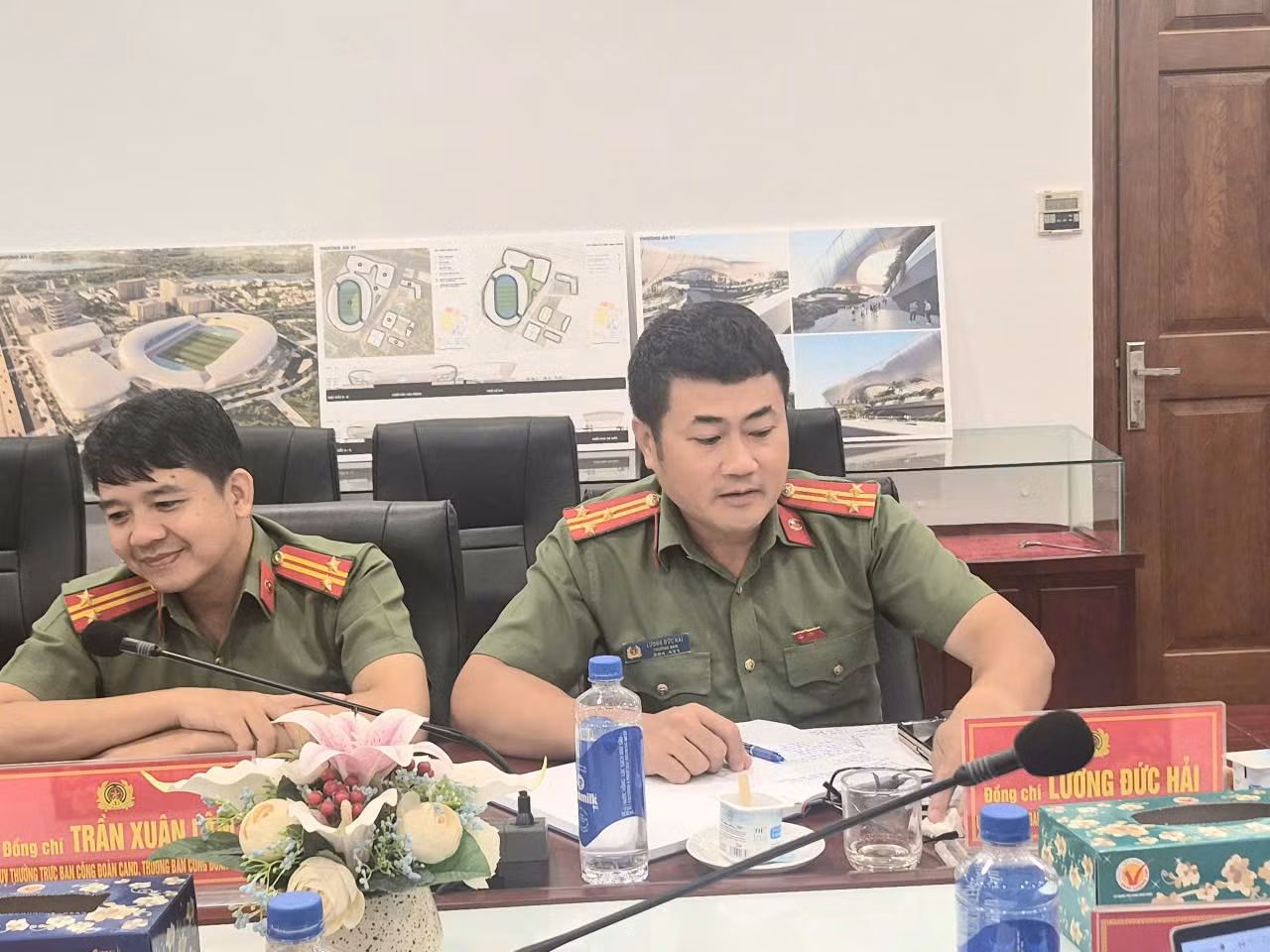 Thượng tá Lương Đức Hải, Chủ tịch Công đoàn Công an TP Hà Nội phát biểu tại hội nghị.