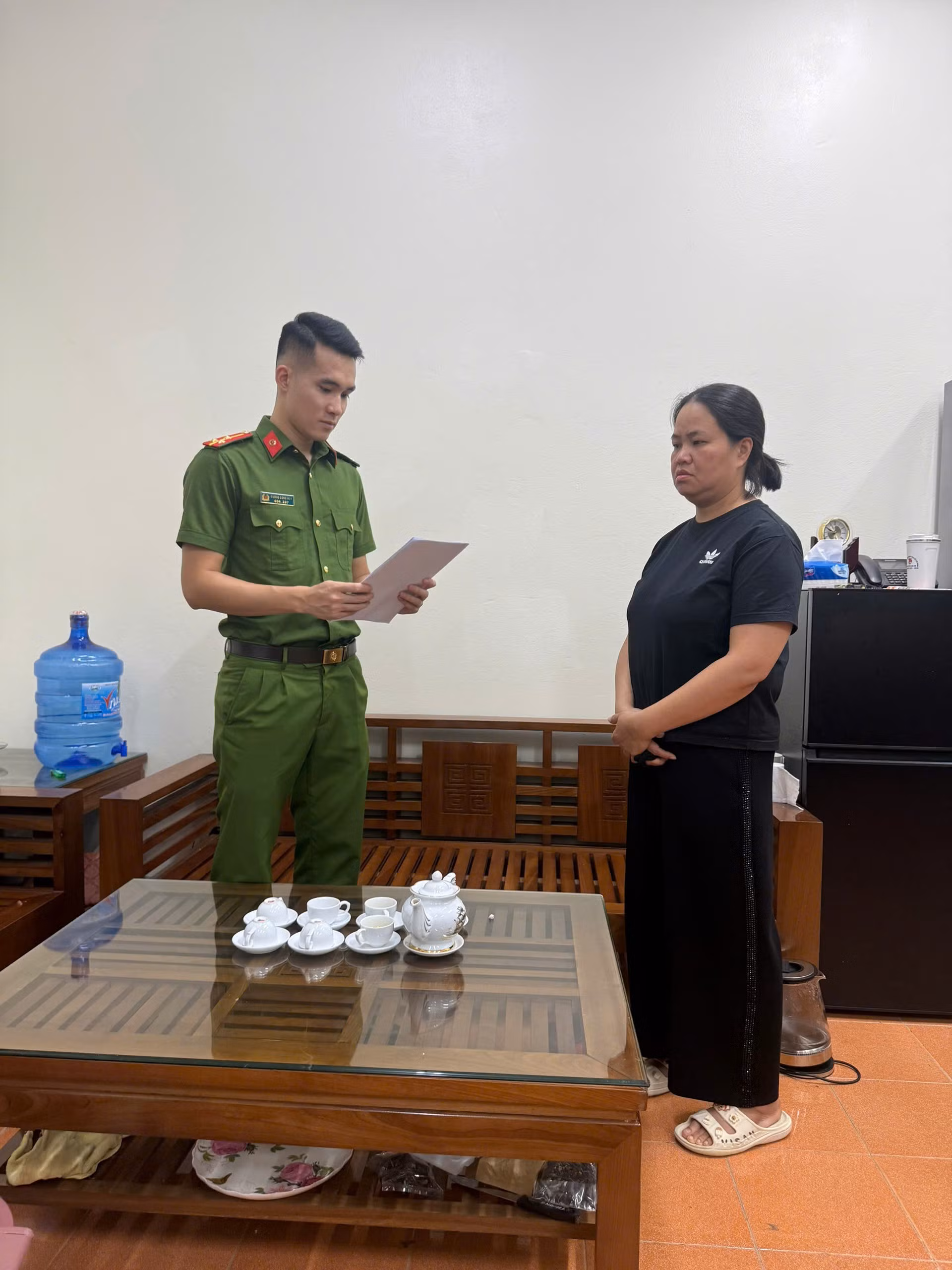 co-quan-canh-sat-dieu-tra-cong-an-tinh-ra-quyet-dinh-khoi-to-bi-can-lenh-bat-bi-can-de-tam-giam-doi-voi-do-kim-nhung-ve-toi-moi-gioi-hoi-lo.jpg