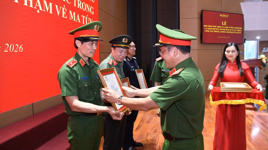 Chuyển từ “ngăn cung”, “giảm cầu” sang “triệt cung”, “xóa cầu”