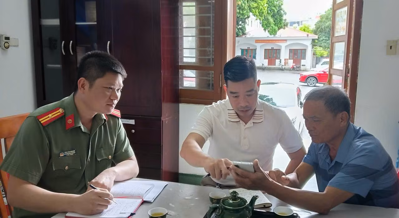 van-don-huy.jpg