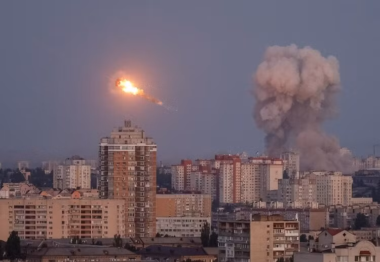 kyiv-missile-strike-db-250907-1757231555073-hpmain.jpg