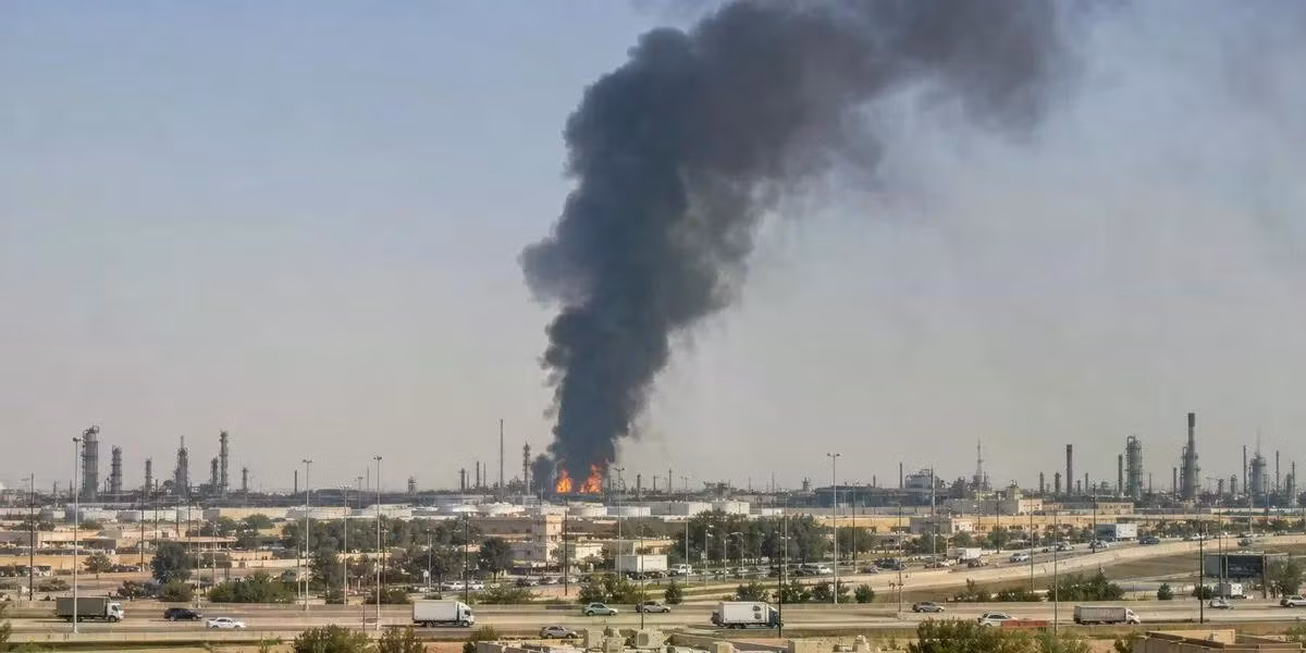 fire-smoke-near-aramco-facility-riyadh-1791039198537.jpg