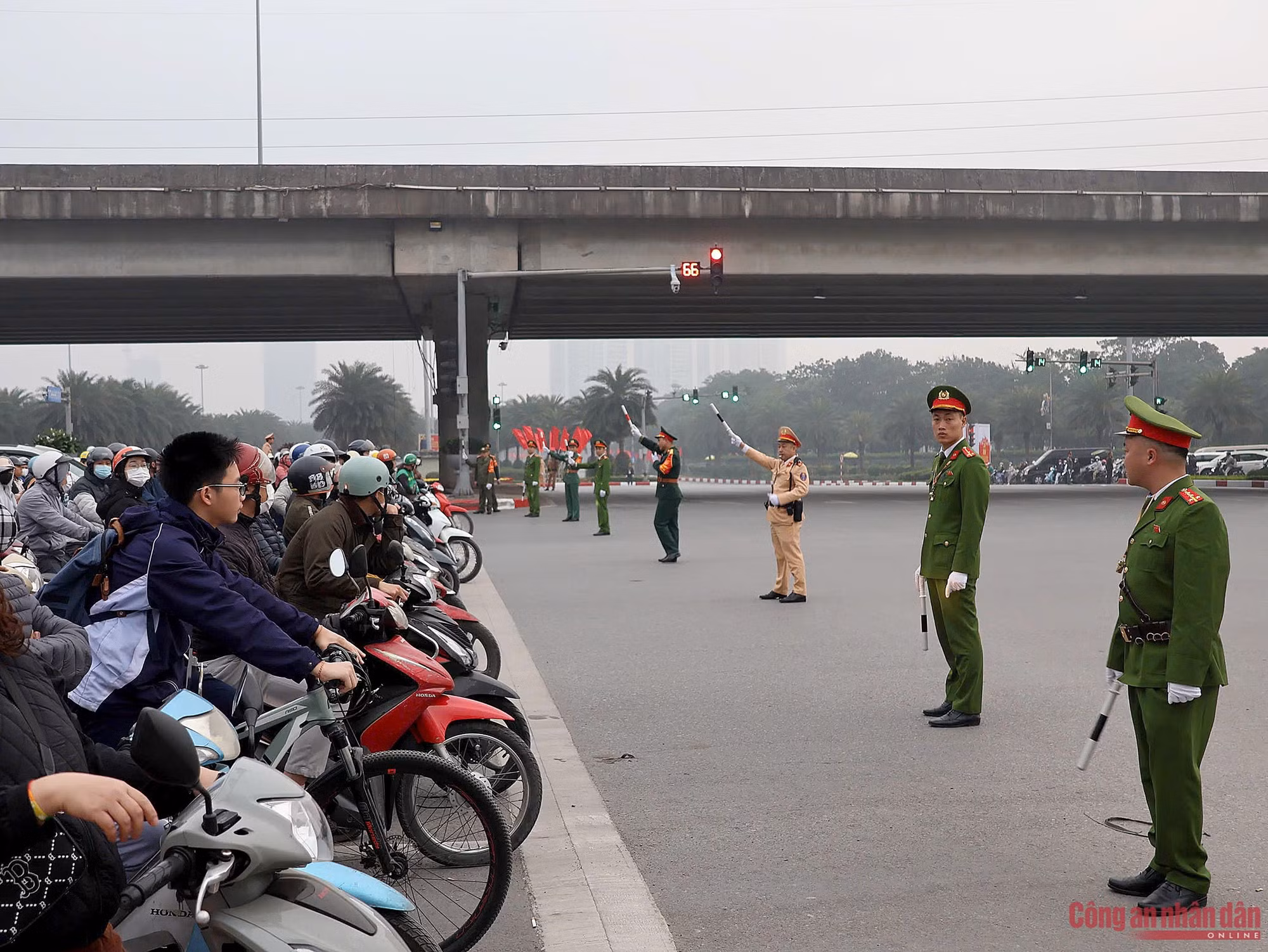 Công an Thủ đô đảm bảo an ninh, an toàn trong ngày đầu Đại hội lần thứ XIV -0